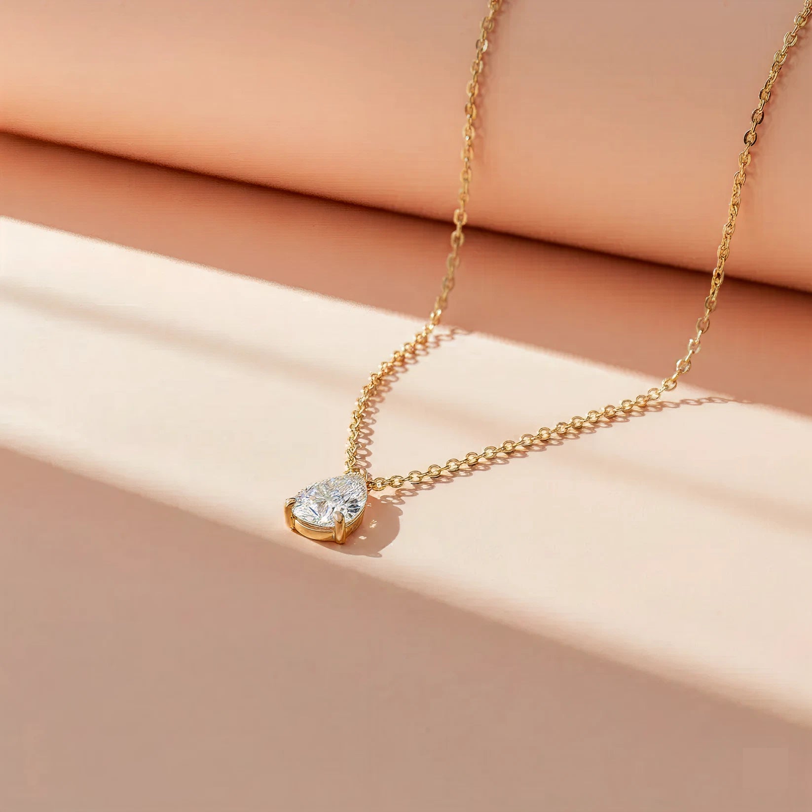 0.4ct Pear Pendant+Chain Necklace