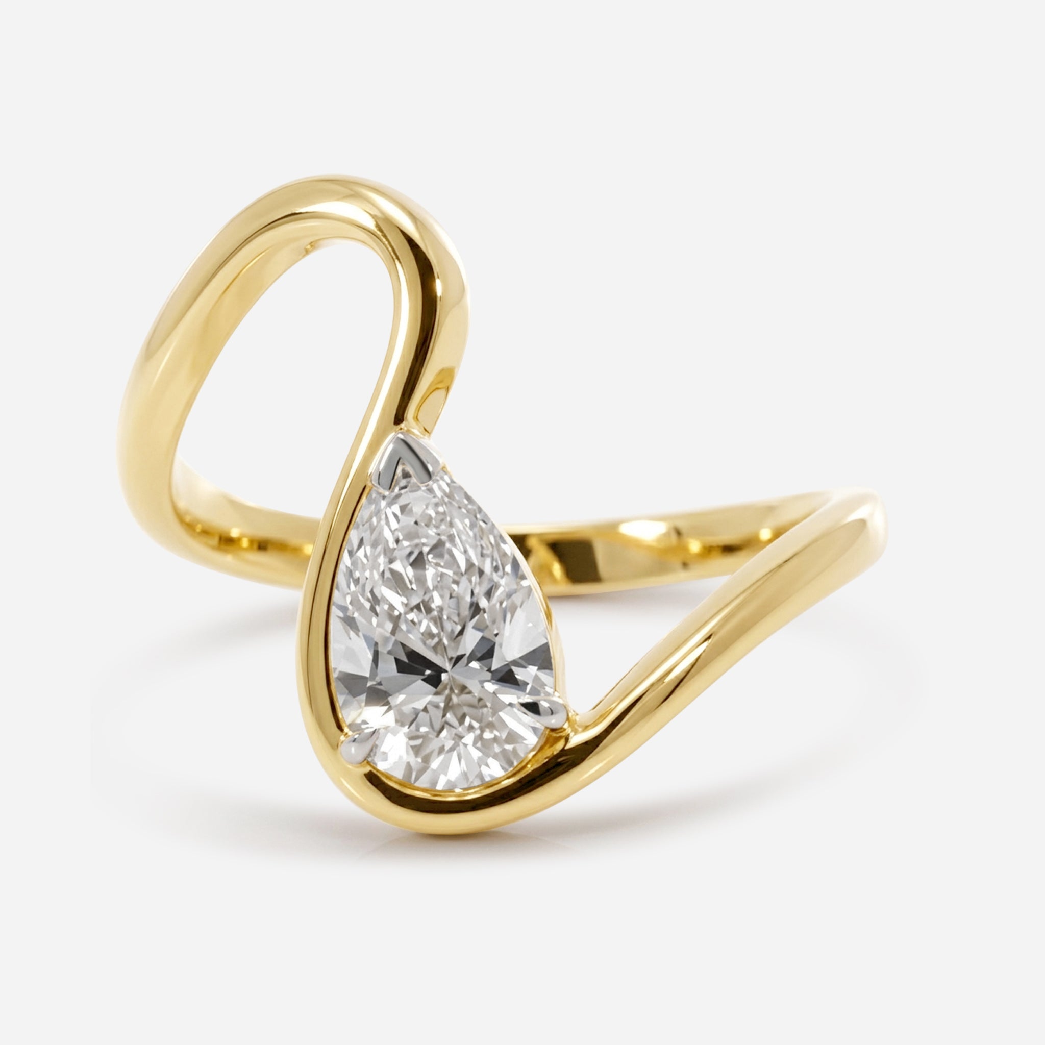 Pear Diamond in Wave