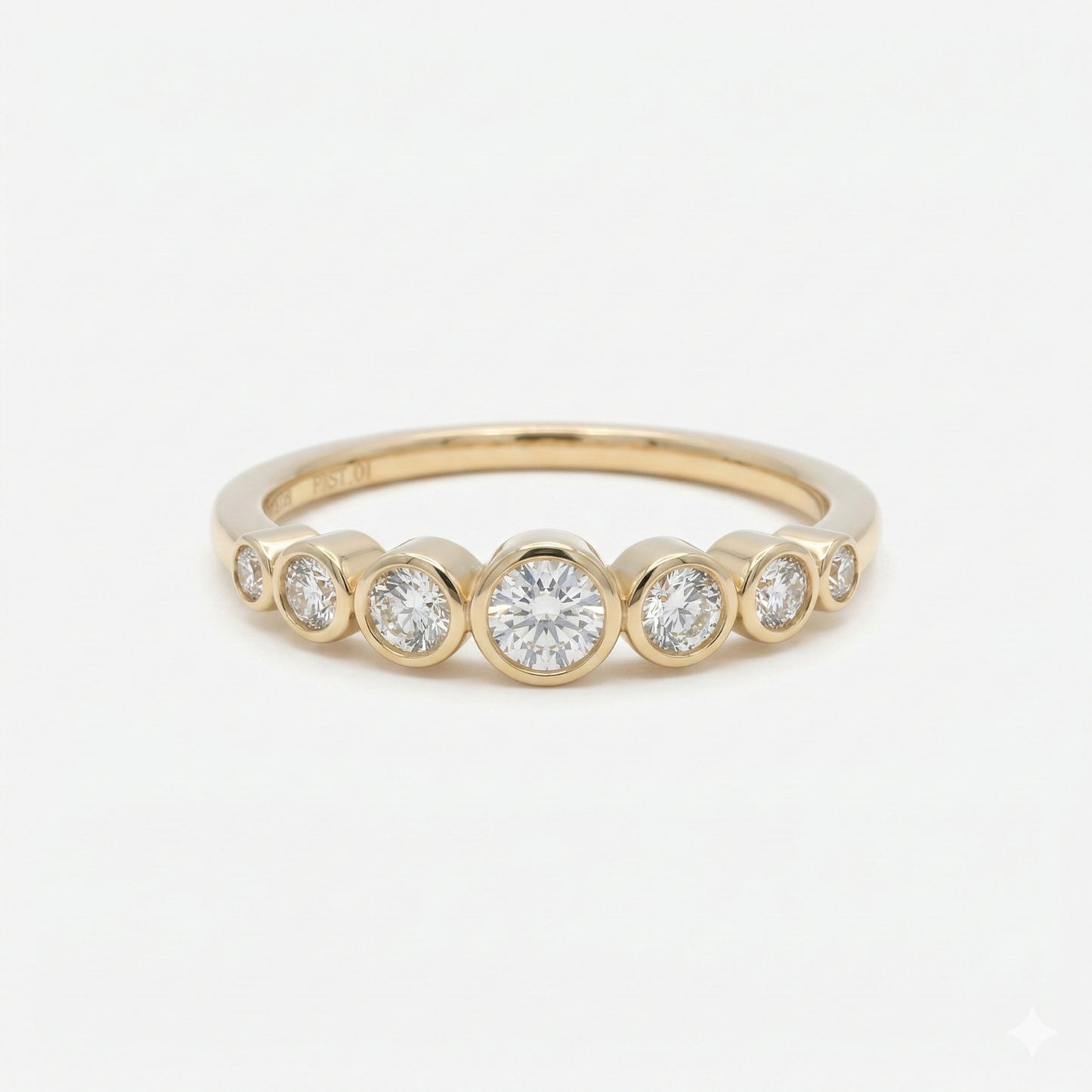 0.28ct dainty round graduated ring