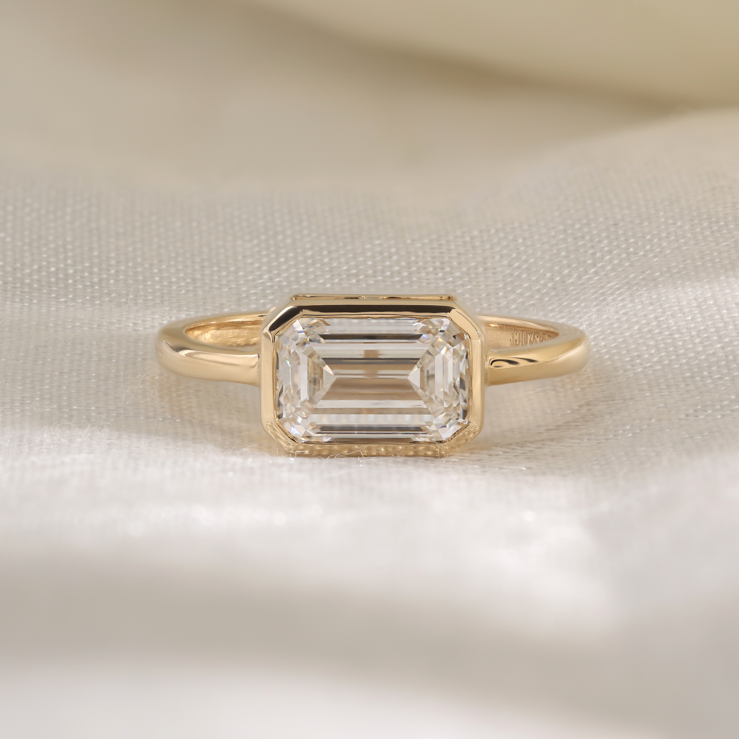 2ct emerald bezel solitaire ring