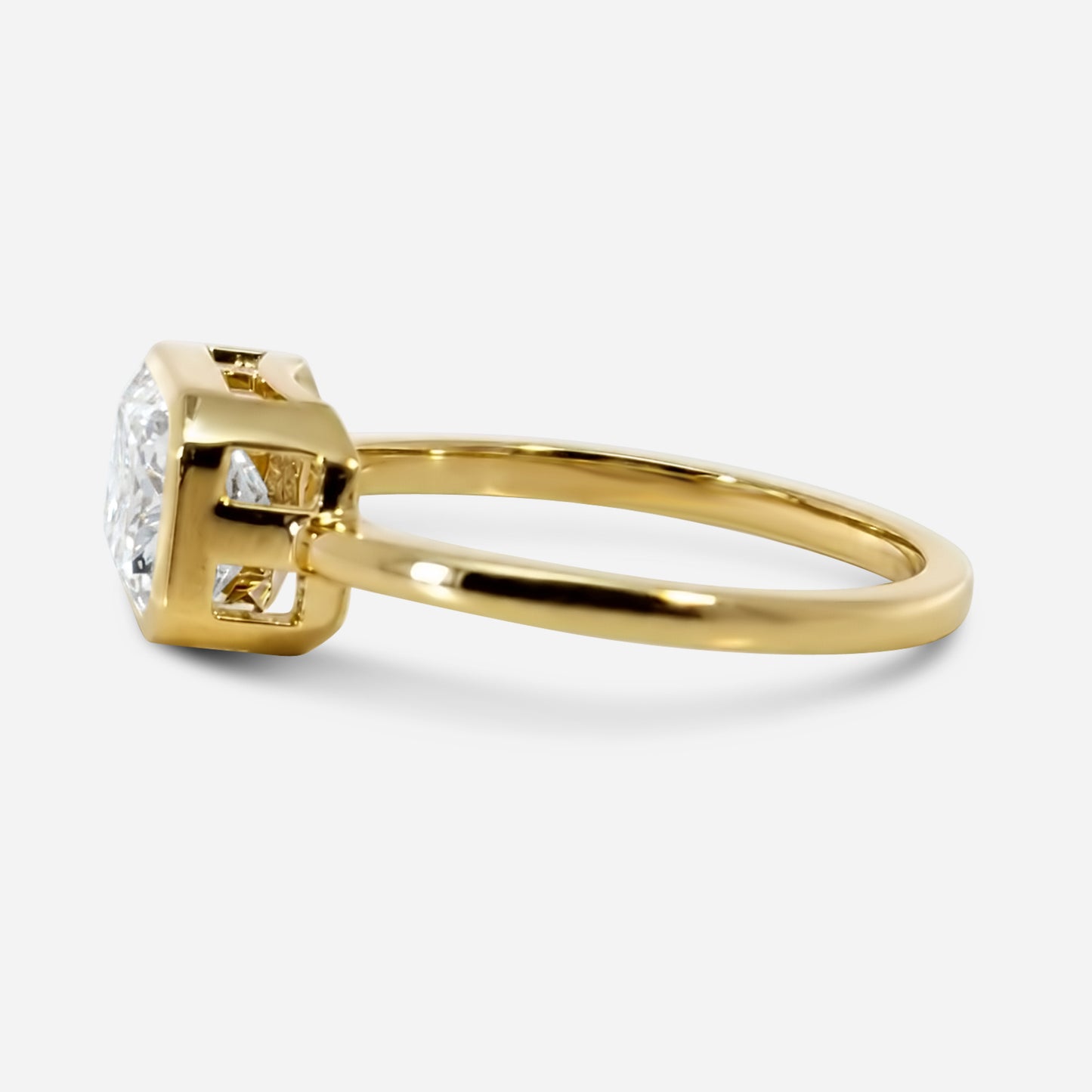 2ct emerald bezel solitaire ring