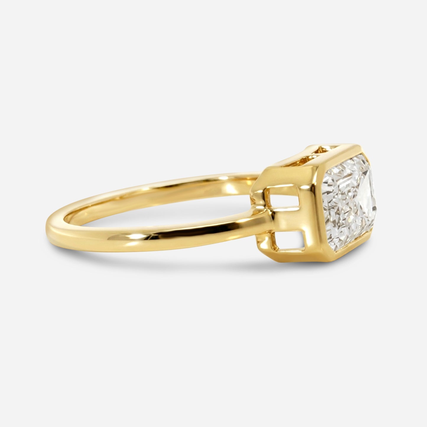 2ct emerald bezel solitaire ring
